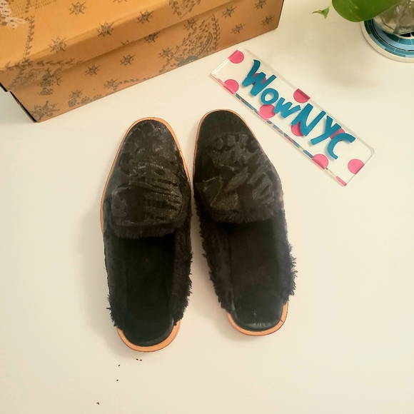 NWT FREE PEOPLE Women's Black Butterfly Faux Fur Flats Mule 6 Sandal Slip On - Picture 9 of 13